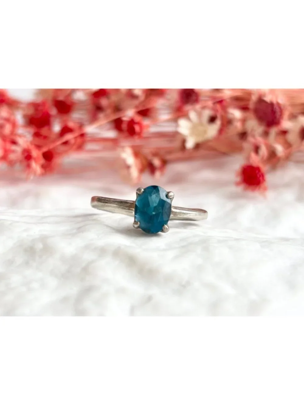 Kyanite Oval Cut Gemstone Minimalist Sterling Silver 925 Vintage Ring - sz 7.5